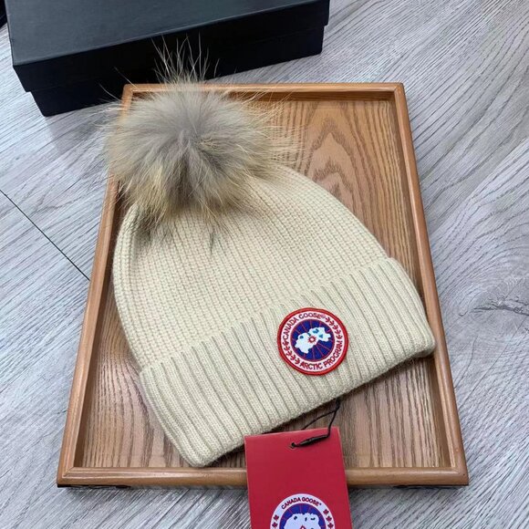 Canada Goose Beanie Hat - Picture 8 of 8